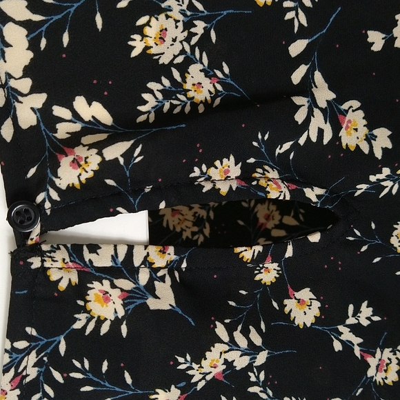 A.N.A. A New Approach Black Floral Blouse S NWT - Picture 3 of 10